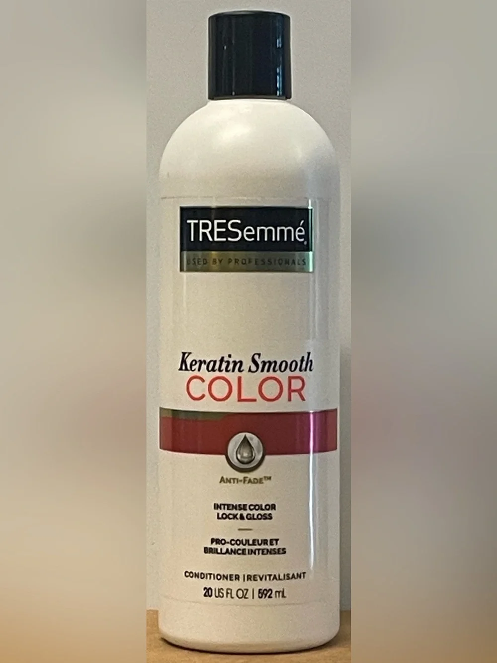 TRESemmé Keratin Smooth Color Conditioner - White with Red Accent